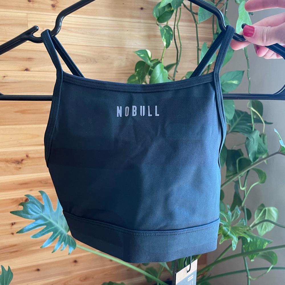 High neck sports bra